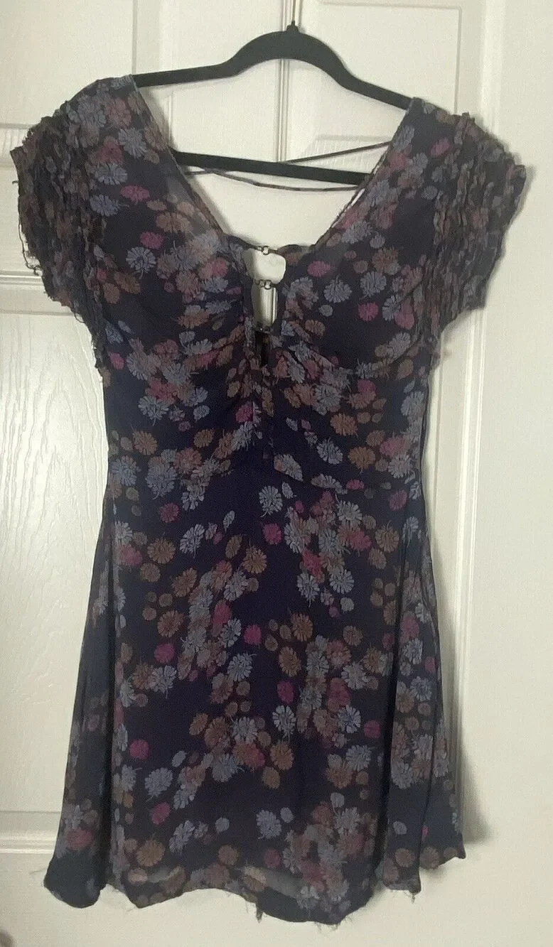 FREE PEOPLE Women’s Top Navy Blue Floral Distressed Short Sleeve Size 4 Flawed